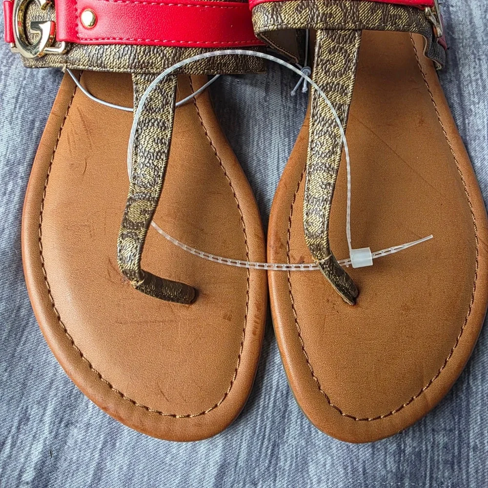 GBG‎ Los Angeles Women's Gold Tan Monogram Red Accent Thong Sandals Size 11M